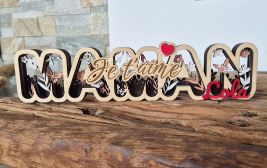 Mot en bois “Maman” personnalisé à poser – Décoration faite main – Cadeau fête des mères – Prénoms personnalisables – Peint à la main